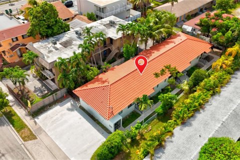 House in Miami, Florida 1 bedroom, 60.39 sq.m. № 2402226