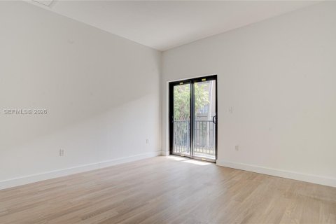 House in Miami, Florida 1 bedroom, 60.39 sq.m. № 2402226 - photo 11