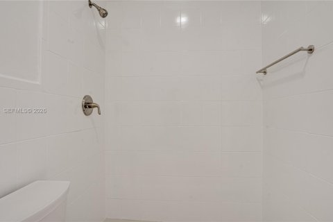 House in Miami, Florida 1 bedroom, 60.39 sq.m. № 2402226 - photo 19