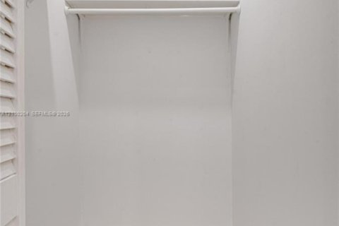 House in Miami, Florida 1 bedroom, 60.39 sq.m. № 2402226 - photo 20