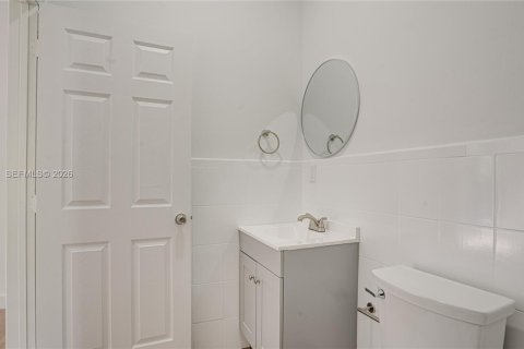 House in Miami, Florida 1 bedroom, 60.39 sq.m. № 2402226 - photo 15