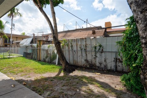 House in Miami, Florida 1 bedroom, 60.39 sq.m. № 2402226 - photo 29