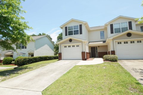 Townhouse in Crestview, Florida 3 bedrooms, 135.64 sq.m. № 561954 - photo 1