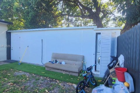 Villa ou maison à vendre à Hialeah, Floride: 3 chambres, 154.78 m2 № 2014384 - photo 10