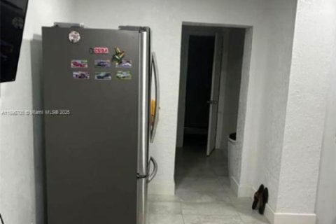 Villa ou maison à vendre à Hialeah, Floride: 3 chambres, 154.78 m2 № 2014384 - photo 18