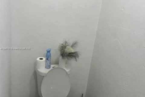 Villa ou maison à vendre à Hialeah, Floride: 3 chambres, 154.78 m2 № 2014384 - photo 13