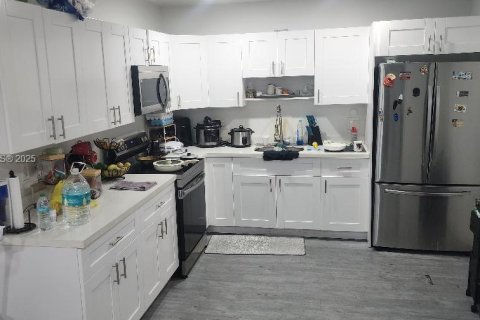 Villa ou maison à vendre à Hialeah, Floride: 3 chambres, 154.78 m2 № 2014384 - photo 8