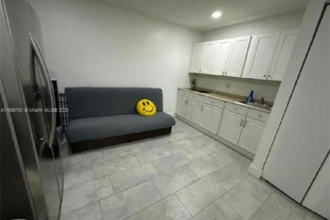 Villa ou maison à vendre à Hialeah, Floride: 3 chambres, 154.78 m2 № 2014384 - photo 12