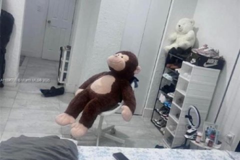 Villa ou maison à vendre à Hialeah, Floride: 3 chambres, 154.78 m2 № 2014384 - photo 20