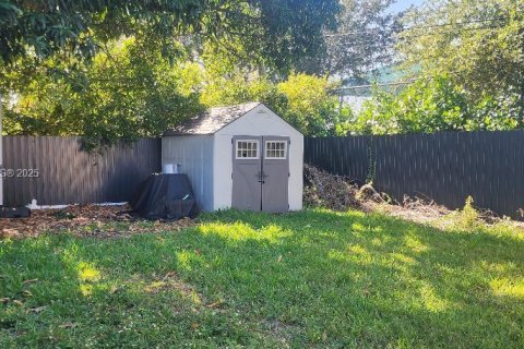 Villa ou maison à vendre à Hialeah, Floride: 3 chambres, 154.78 m2 № 2014384 - photo 2