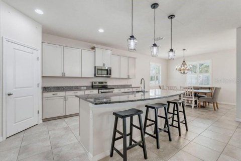 House in Spring Hill, Florida 4 bedrooms, 230.21 sq.m. № 2356451 - photo 8