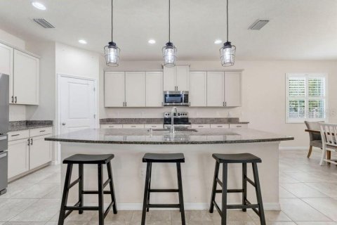 House in Spring Hill, Florida 4 bedrooms, 230.21 sq.m. № 2356451 - photo 9
