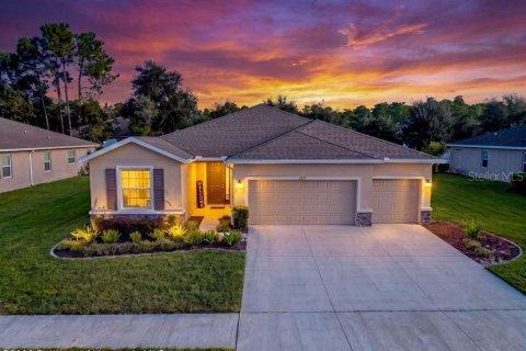 House in Spring Hill, Florida 4 bedrooms, 230.21 sq.m. № 2356451 - photo 2