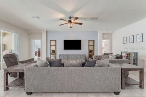 House in Spring Hill, Florida 4 bedrooms, 230.21 sq.m. № 2356451 - photo 20