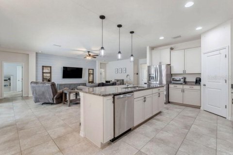 House in Spring Hill, Florida 4 bedrooms, 230.21 sq.m. № 2356451 - photo 18