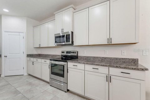 House in Spring Hill, Florida 4 bedrooms, 230.21 sq.m. № 2356451 - photo 12