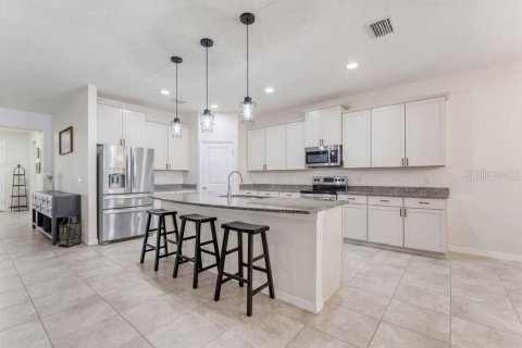House in Spring Hill, Florida 4 bedrooms, 230.21 sq.m. № 2356451 - photo 10