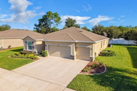 House in Spring Hill, Florida 4 bedrooms, 230.21 sq.m. № 2356451 - photo 4