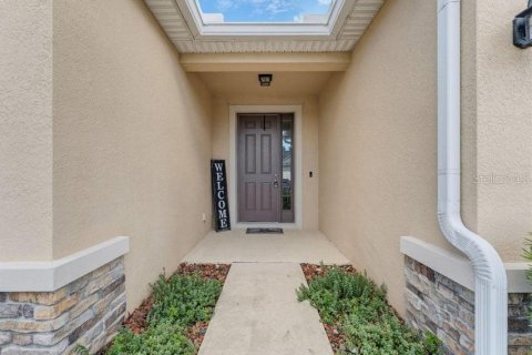 House in Spring Hill, Florida 4 bedrooms, 230.21 sq.m. № 2356451 - photo 5