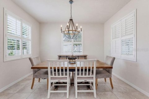 House in Spring Hill, Florida 4 bedrooms, 230.21 sq.m. № 2356451 - photo 15