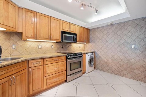 Купить кондоминиум в Уэст-Палм-Бич, Флорида 3 комнаты, 112.04м2, № 2147185 - фото 7