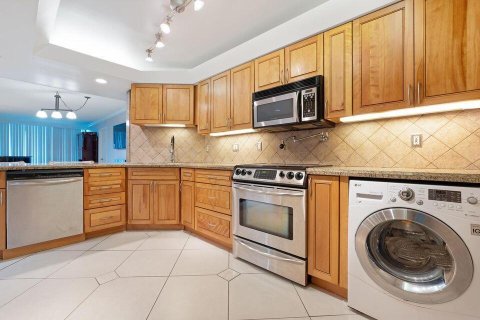 Купить кондоминиум в Уэст-Палм-Бич, Флорида 3 комнаты, 112.04м2, № 2147185 - фото 9