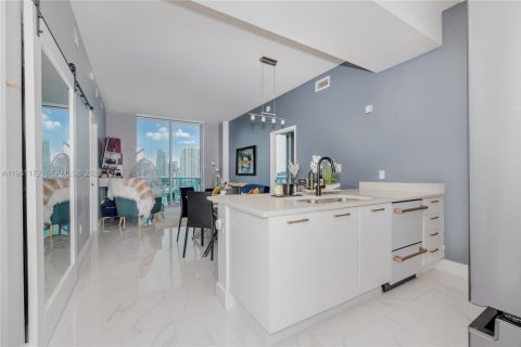 Condo in Miami, Florida, 2 bedrooms  № 2022022