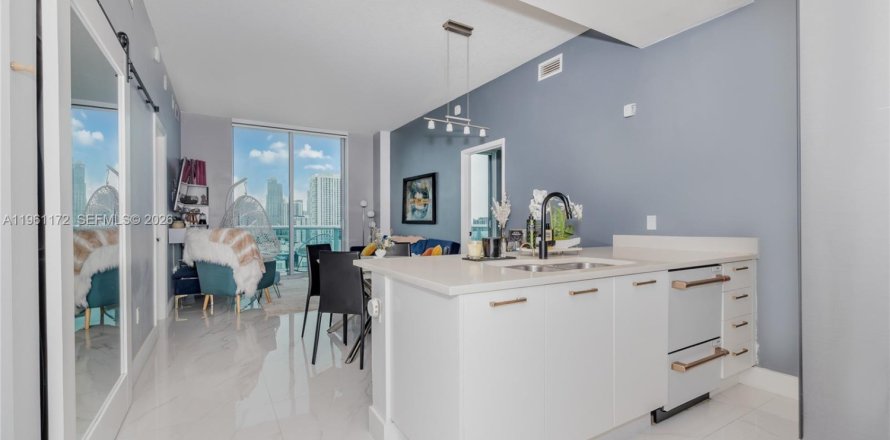 Кондоминиум с 2 спальнями в Майами, Флорида № 2022022