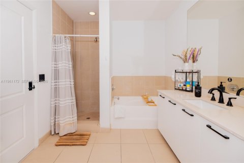 Купить кондоминиум в Майами, Флорида 2 спальни, 100.06м2, № 2022022 - фото 19
