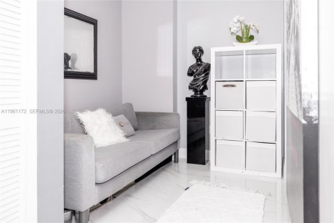 Купить кондоминиум в Майами, Флорида 2 спальни, 100.06м2, № 2022022 - фото 12