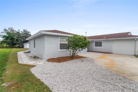 Villa ou maison à vendre à Palm Bay, Floride: 4 chambres, 169.55 m2 № 2425590 - photo 2