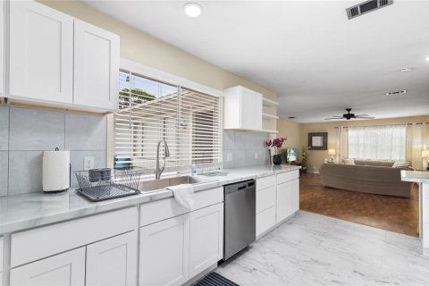 Villa ou maison à vendre à Palm Bay, Floride: 4 chambres, 169.55 m2 № 2425590 - photo 10