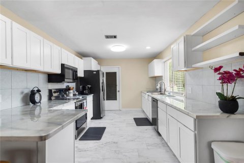 Villa ou maison à vendre à Palm Bay, Floride: 4 chambres, 169.55 m2 № 2425590 - photo 9