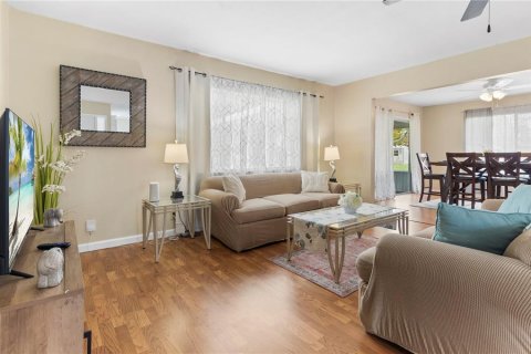 Villa ou maison à vendre à Palm Bay, Floride: 4 chambres, 169.55 m2 № 2425590 - photo 6