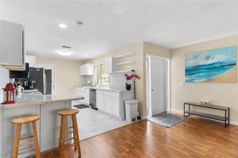 Villa ou maison à vendre à Palm Bay, Floride: 4 chambres, 169.55 m2 № 2425590 - photo 8