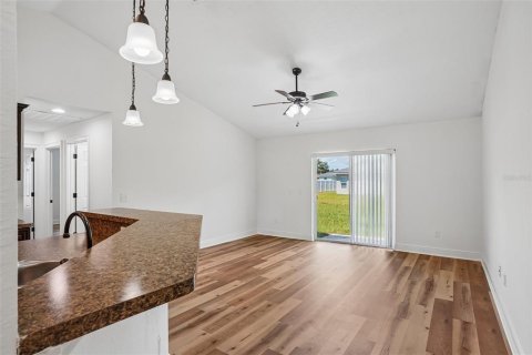 House in Ocala, Florida 3 bedrooms, 178.84 sq.m. № 2222667 - photo 12