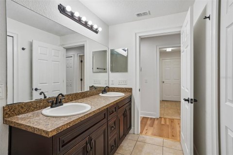 House in Ocala, Florida 3 bedrooms, 178.84 sq.m. № 2222667 - photo 25