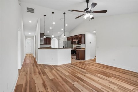 House in Ocala, Florida 3 bedrooms, 178.84 sq.m. № 2222667 - photo 10
