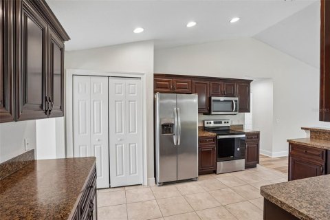House in Ocala, Florida 3 bedrooms, 178.84 sq.m. № 2222667 - photo 9