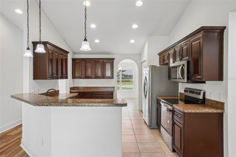 House in Ocala, Florida 3 bedrooms, 178.84 sq.m. № 2222667 - photo 6