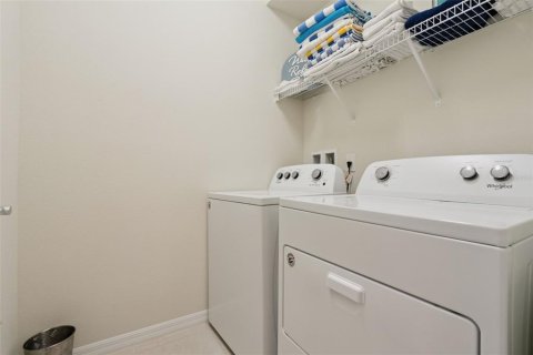 Casa en venta en Davenport, Florida, 7 dormitorios, 304.91 m2 № 2237632 - foto 5