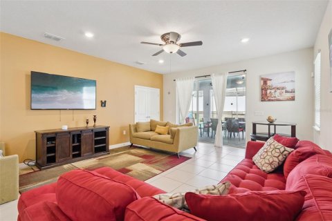Casa en venta en Davenport, Florida, 7 dormitorios, 304.91 m2 № 2237632 - foto 9
