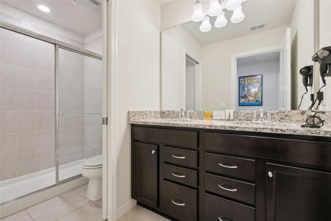 Casa en venta en Davenport, Florida, 7 dormitorios, 304.91 m2 № 2237632 - foto 3