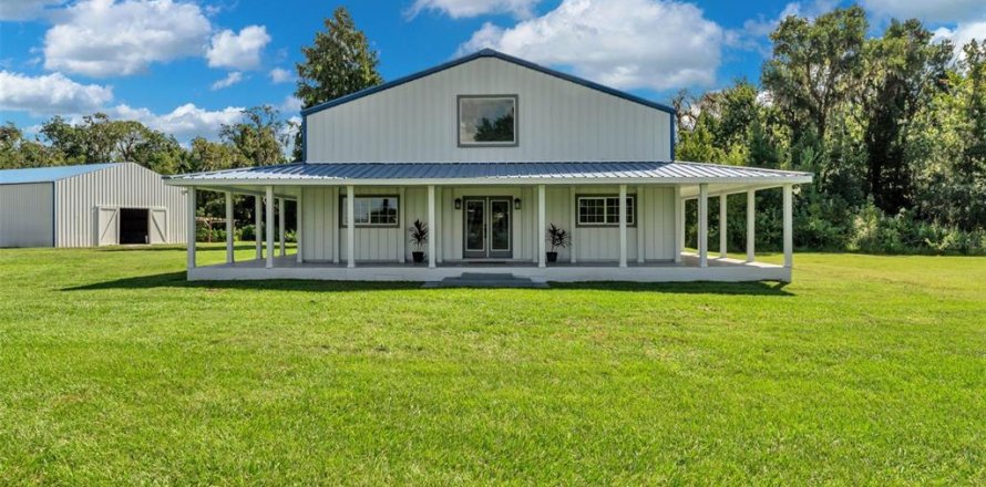 House in Lakeland, Florida 4 bedrooms, 390.19 sq.m. № 2103812