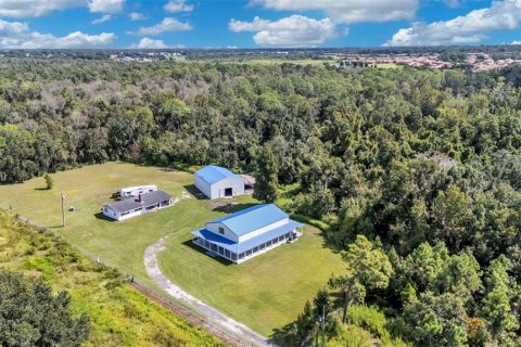 House in Lakeland, Florida 4 bedrooms, 390.19 sq.m. № 2103812 - photo 2