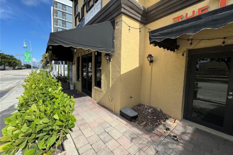 Commercial property in Hollywood, Florida № 1874344 - photo 2