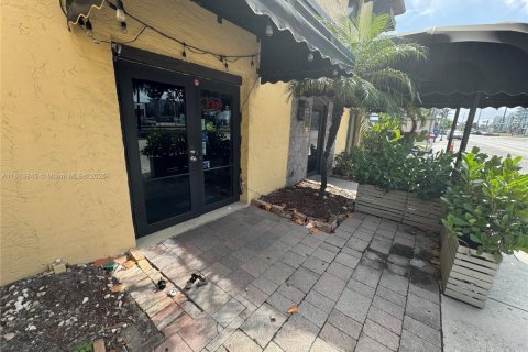 Commercial property in Hollywood, Florida № 1874344 - photo 3