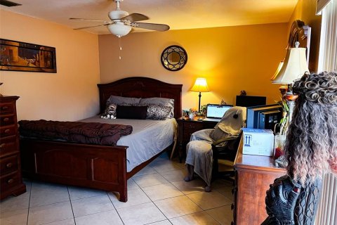 Propiedad comercial en venta en Deltona, Florida, 4 dormitorios, 188.96 m2 № 2106223 - foto 22
