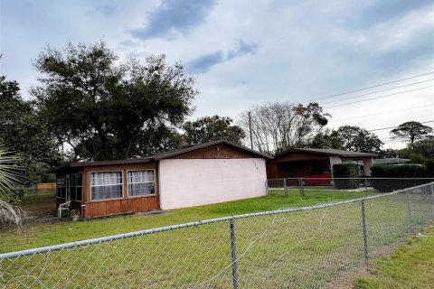 Propiedad comercial en venta en Deltona, Florida, 4 dormitorios, 188.96 m2 № 2106223 - foto 5