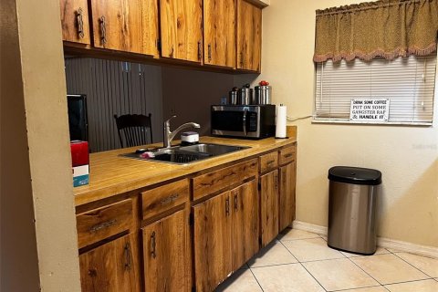 Propiedad comercial en venta en Deltona, Florida, 4 dormitorios, 188.96 m2 № 2106223 - foto 19